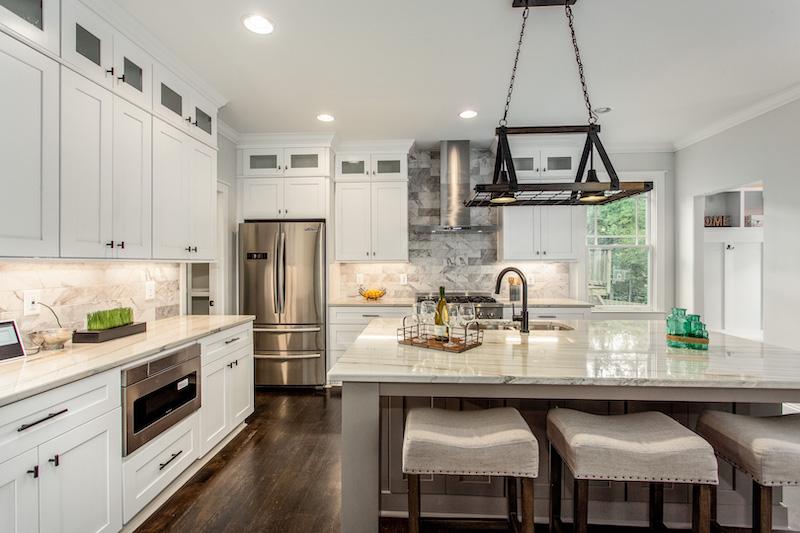This kitchen is up-to-date on 2021 design trends