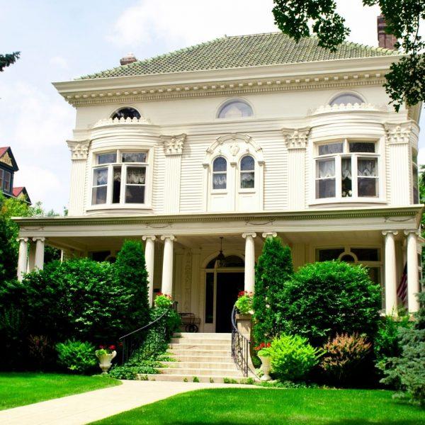Landscaping tip- clean cut lawns