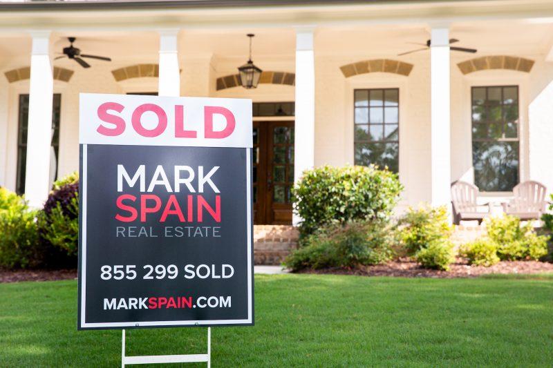 Accepting a cash offer leads to faster closings.